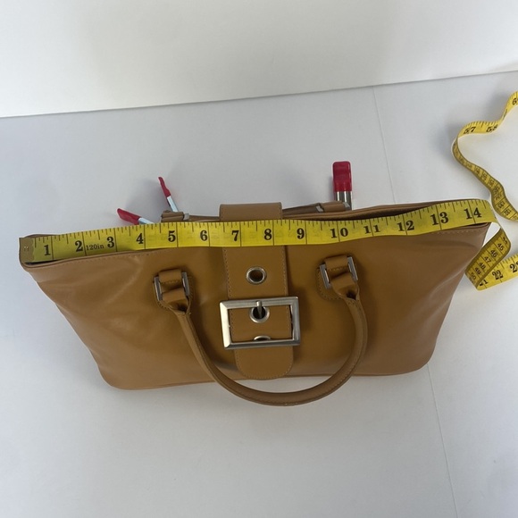 Elegant Tan Leather Shoulder Bag - Picture 4 of 11